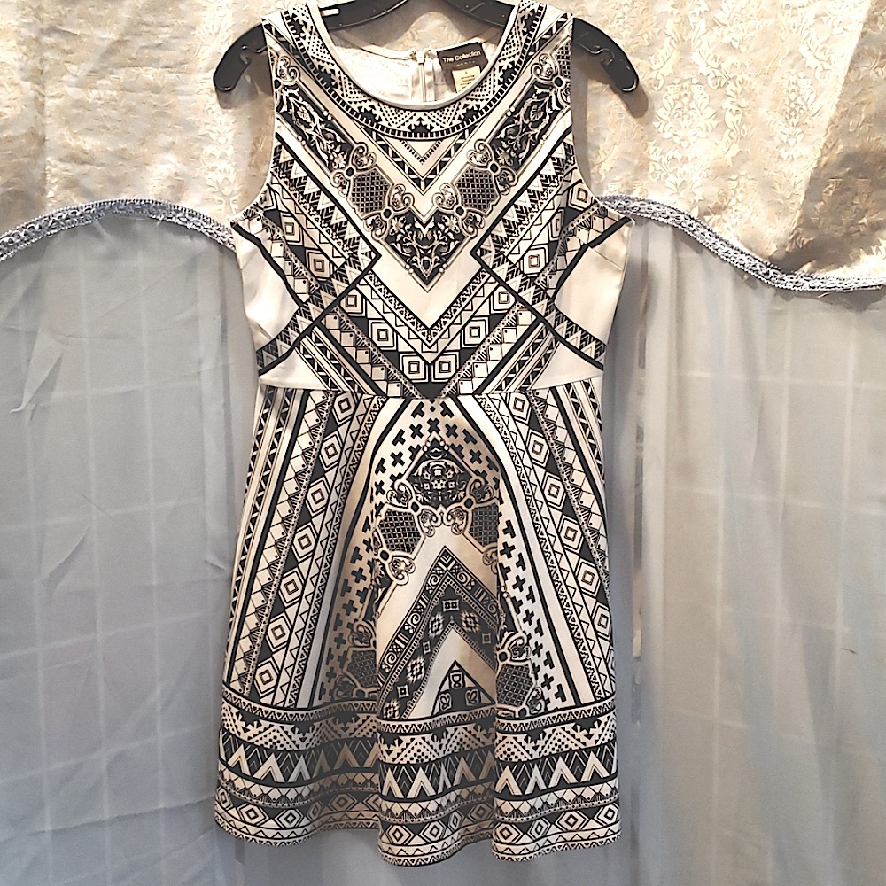 THE COLLECTION BLACK/WHITE SLEEVELESS . DRESS SZ L